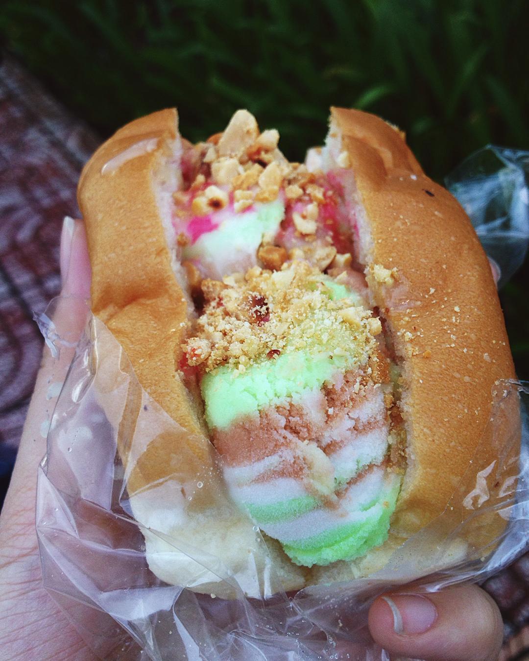 What is the English name for Vietnamese sandwich?
