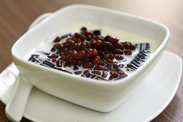 What are the health benefits of hyacinth bean sweet soup (chè đậu ván)?
