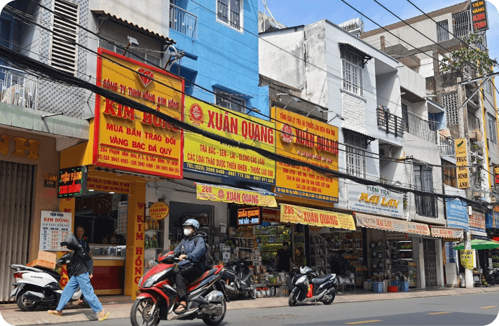 Robbery At Tan Binh District Gold Shop Leads To Police Pursuit Daily