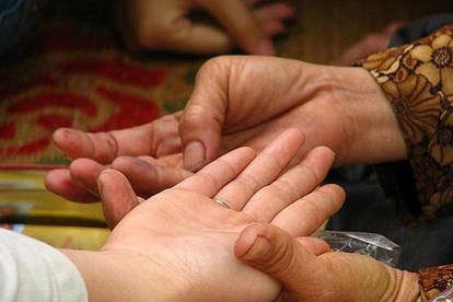 Coi Bói Tiếng Anh Là Gì? Khám Phá Ý Nghĩa Và Cách Thực Hành