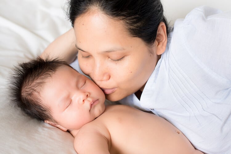 Làm sao để chăm sóc trẻ sơ sinh 2 tháng tuổi?
