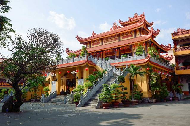 ĐỀN CHÙA TRONG TIẾNG ANH THƯỜNG ĐƯỢC GỌI LÀ TEMPLES VÀ PAGODAS