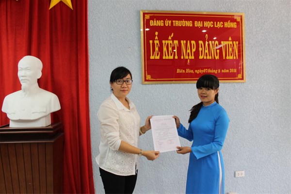 đảng viên đảng cộng sản việt nam Tiếng Anh là gì