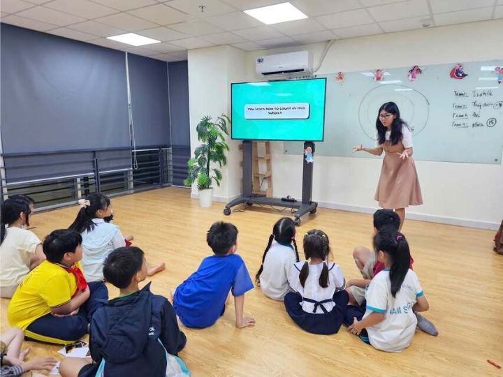 [{"type":"p","children":[{"text":"Chứng chỉ Cambridge & Một buổi học vui nhộn tại lớp Kids của DOL English"}]}]