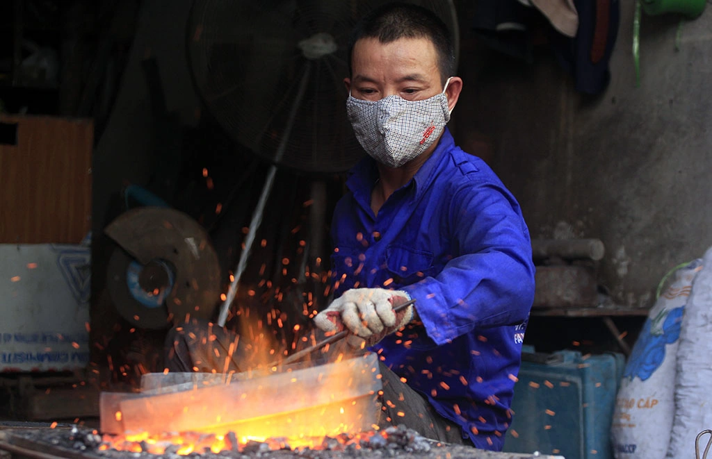 thợ rèn Tiếng Anh là gì
